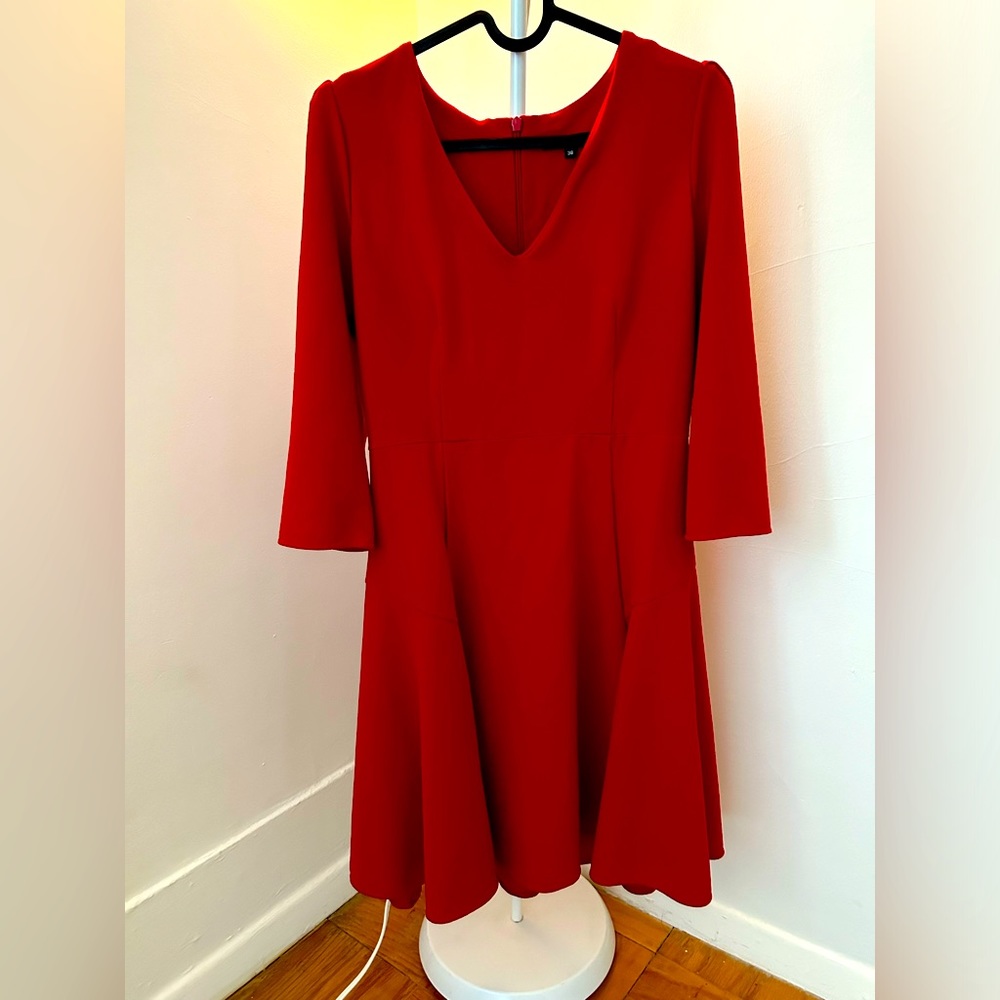 A Tara Jarmon that’s perfect for a cocktail party, work, date, etc. Barely worn!